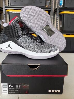 Jordan Men's Air XXXII Gray/Black Red Accent Basketball Shoes